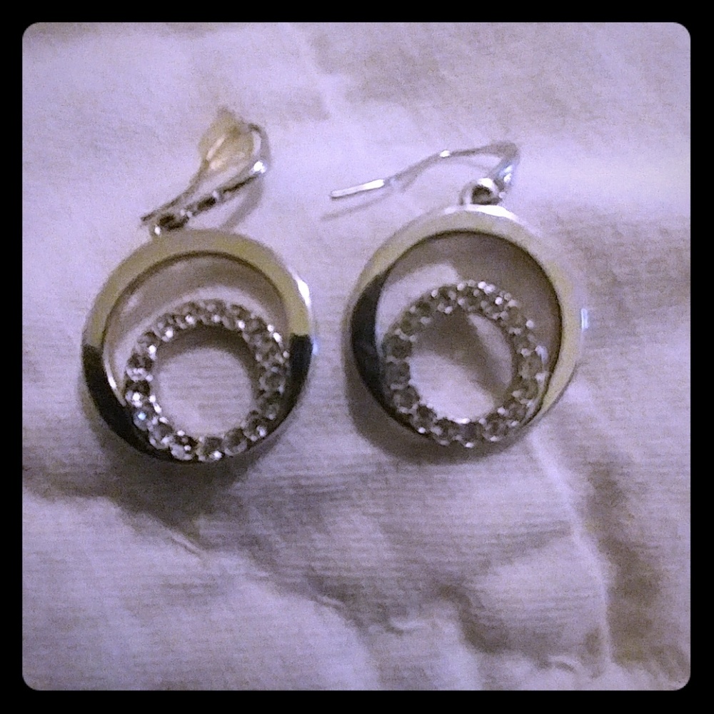 Touchstone Crystal circle necklace set